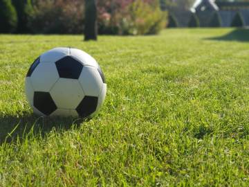 阿森纳热刺展开争夺，竞购身价6500万英镑实力派前锋（配图示意）